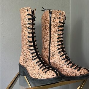🚫SOLD🚫 JOHN FLUEVOG SLACKER
VAGABOND HIGH LACE-UP BOOT Fits Size 8 marked 8.5 n…